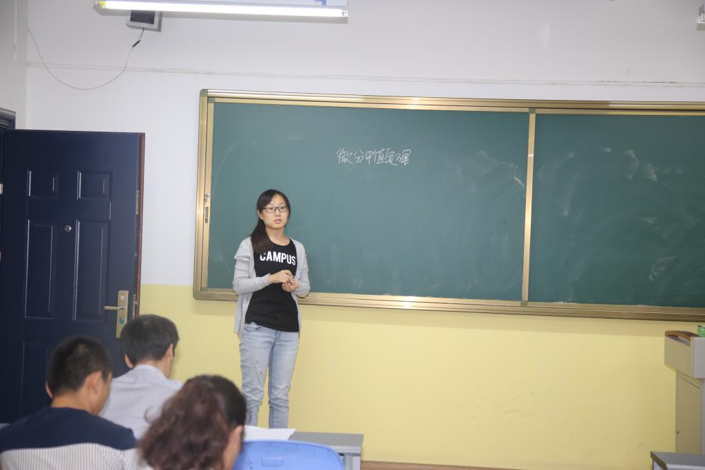 李小雪讲课