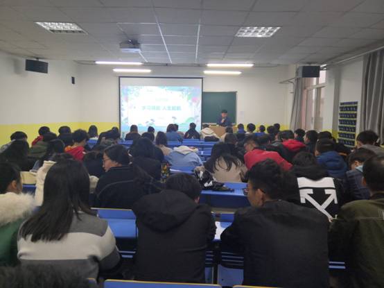 2026年国际足联世界杯辅导员召开“学习领航，人生领航”主题班会4.jpg